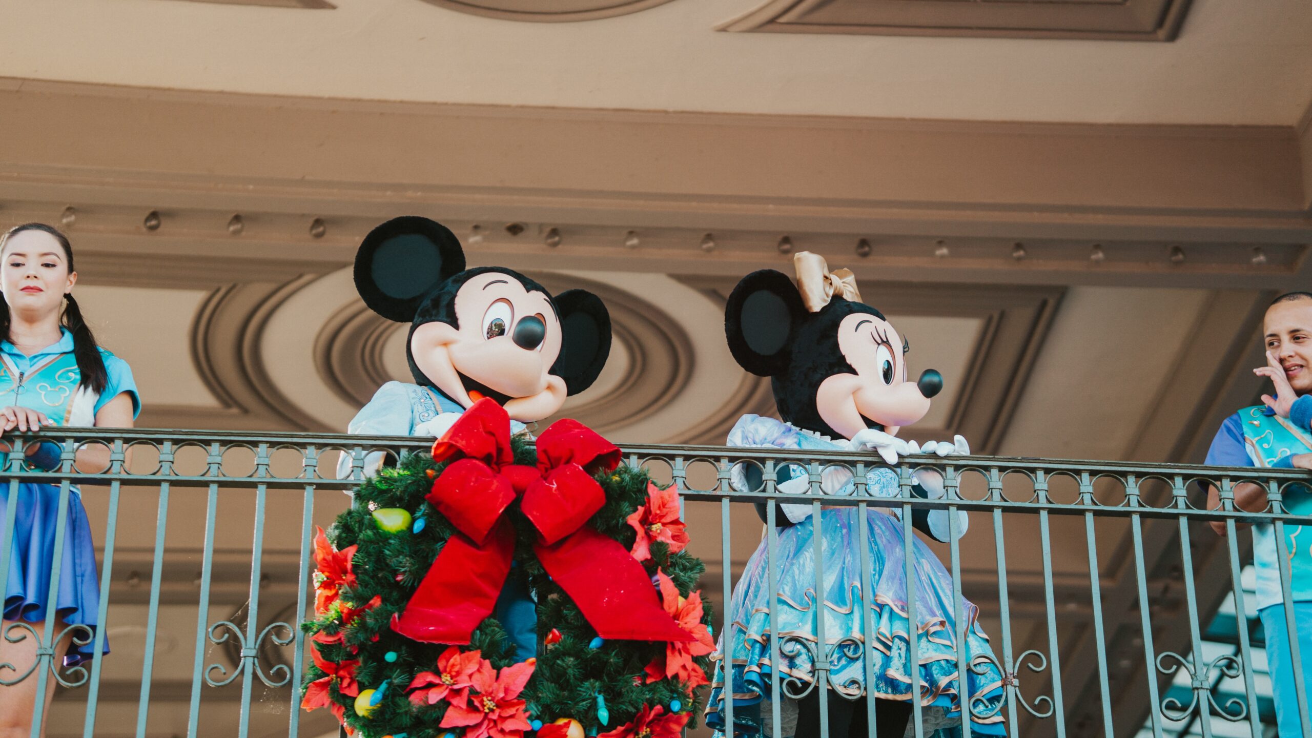 A Complete Guide to a Disney Christmas Vacation in 2023